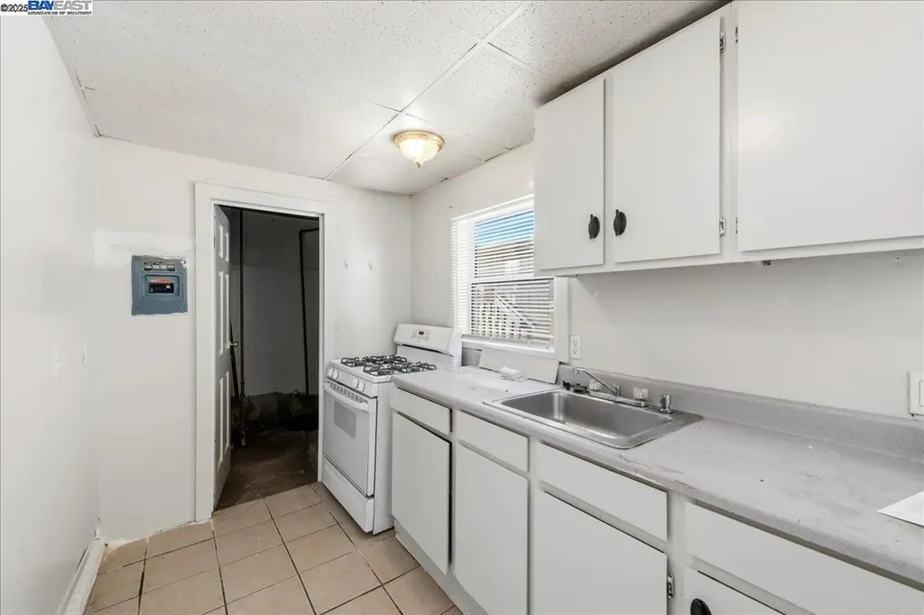 856 21st Street Oakland CA 94607