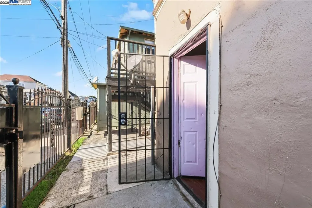 856 21st Street Oakland CA 94607