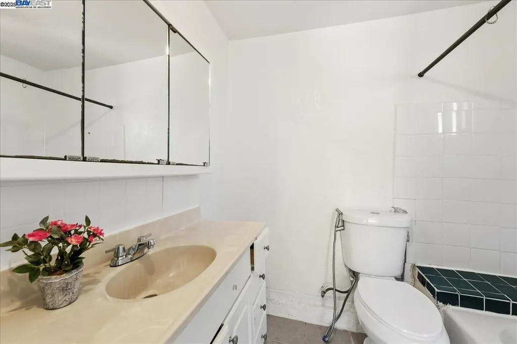 856 21st Street Oakland CA 94607