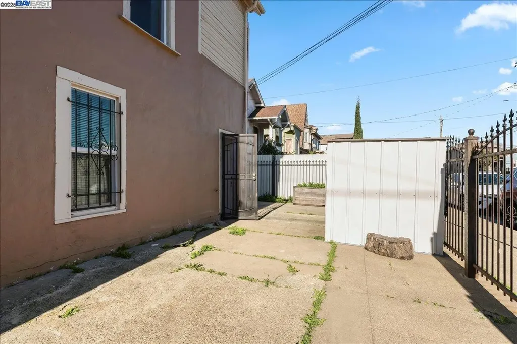 856 21st Street Oakland CA 94607