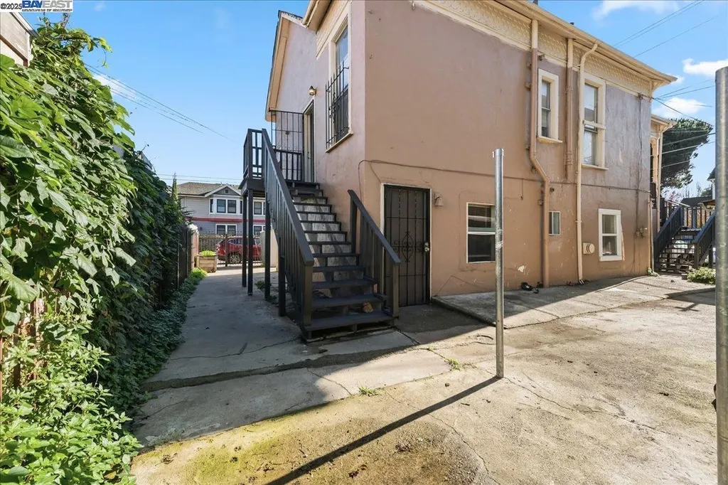 856 21st Street Oakland CA 94607
