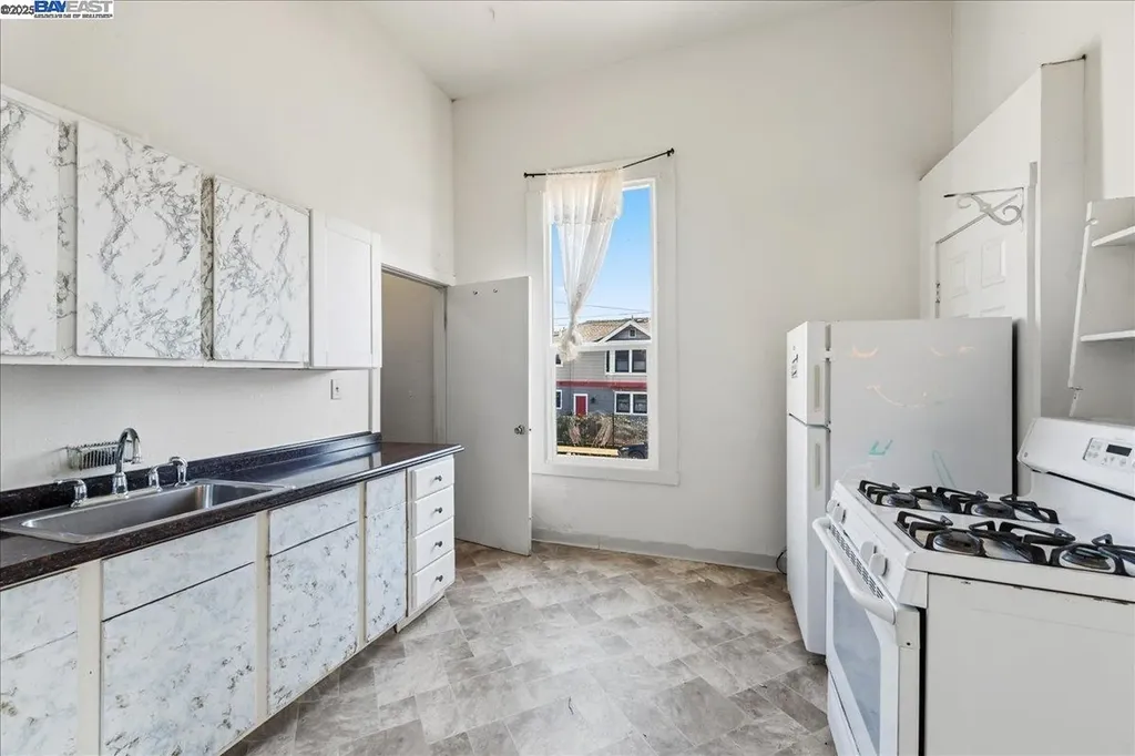 856 21st Street Oakland CA 94607