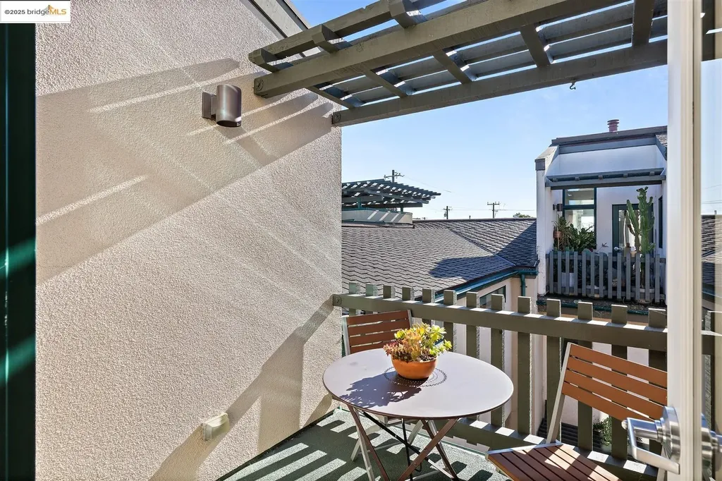 6555 Shattuck Avenue Oakland CA 94609