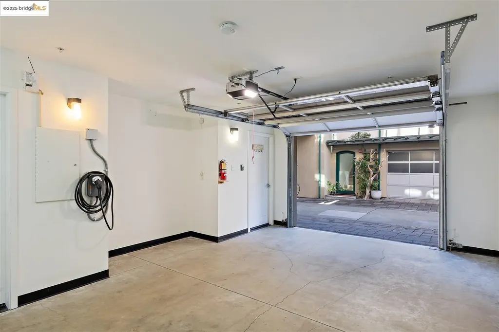 6555 Shattuck Avenue Oakland CA 94609