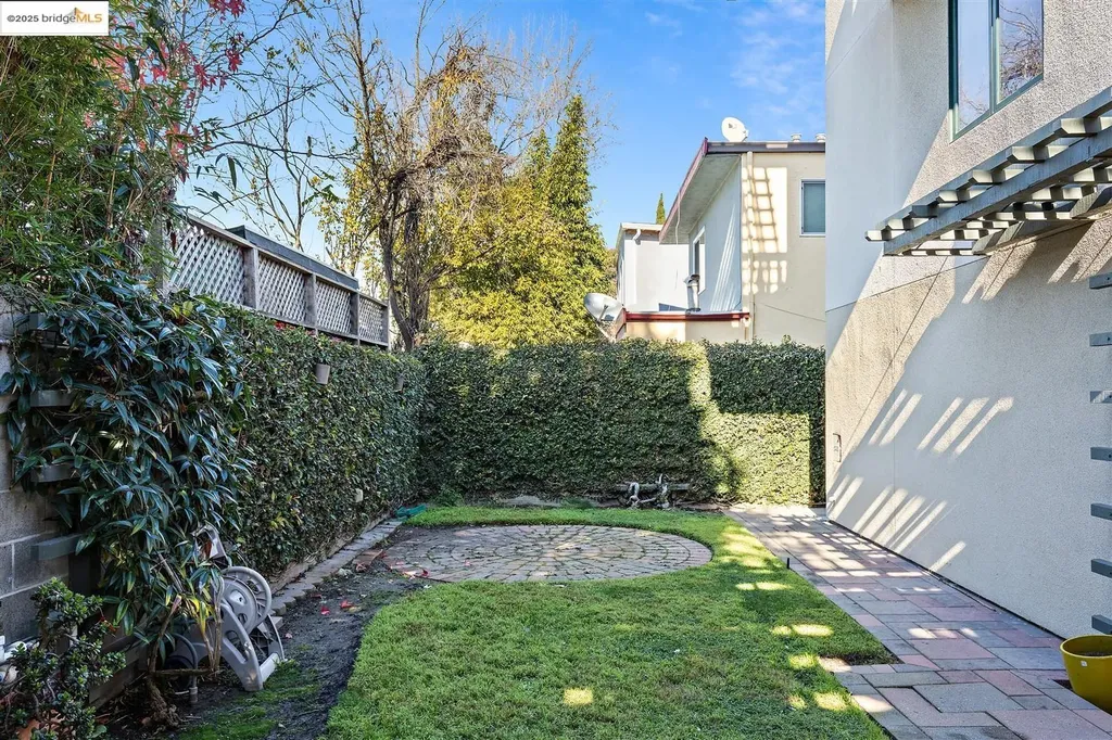 6555 Shattuck Avenue Oakland CA 94609