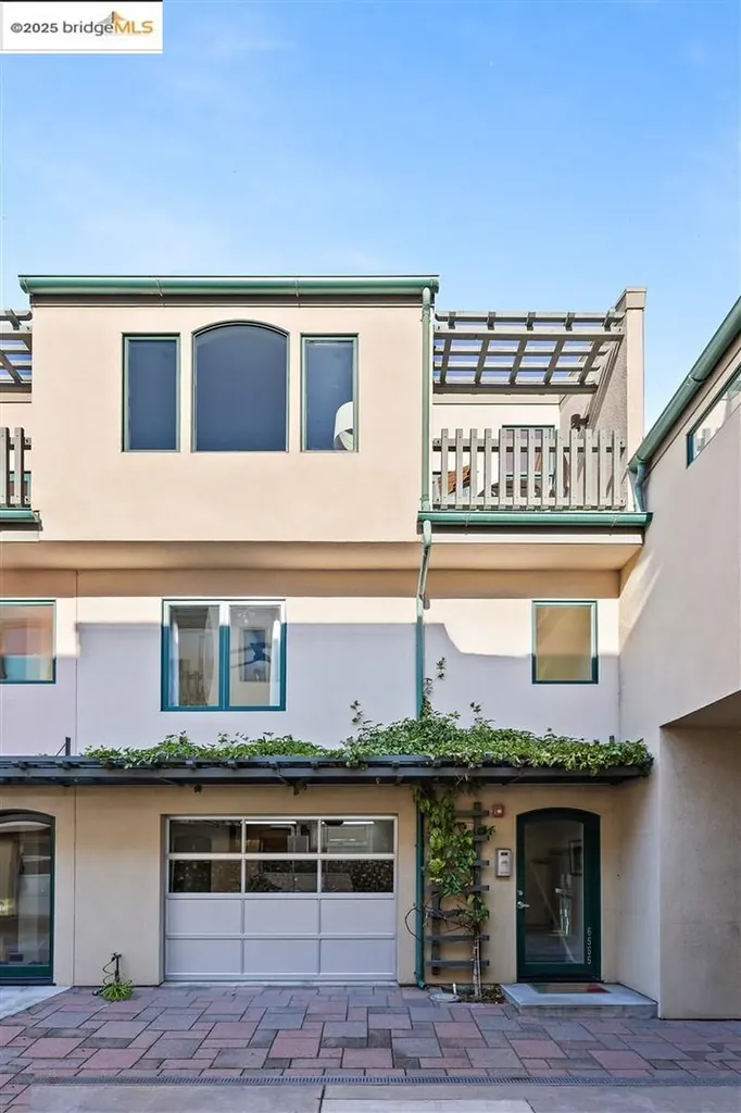 6555 Shattuck Avenue Oakland CA 94609
