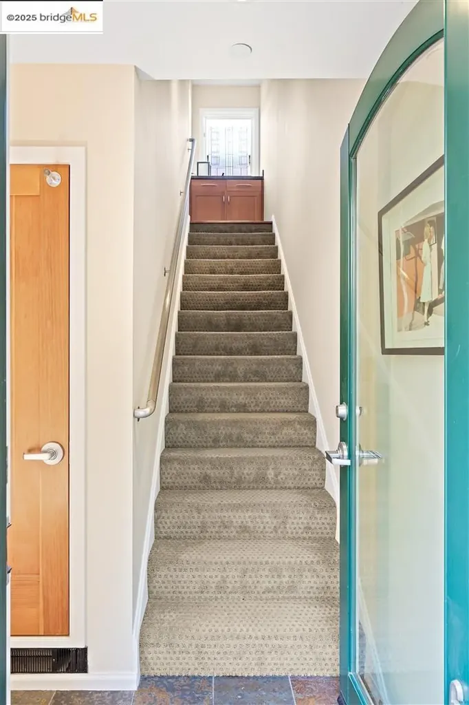 6555 Shattuck Avenue Oakland CA 94609