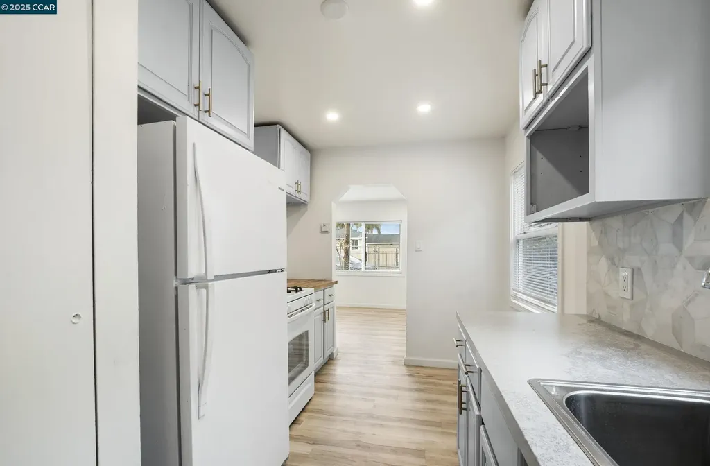 9028 A Street Oakland CA 94603