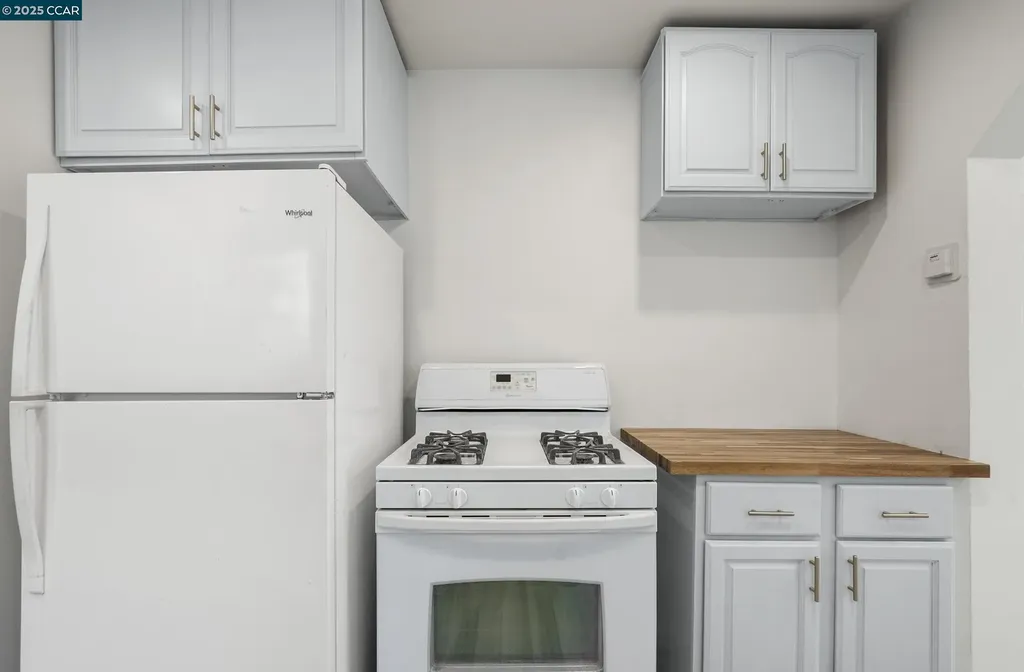 9028 A Street Oakland CA 94603