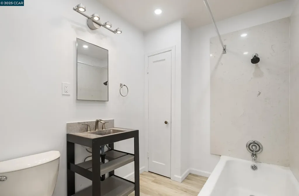 9028 A Street Oakland CA 94603