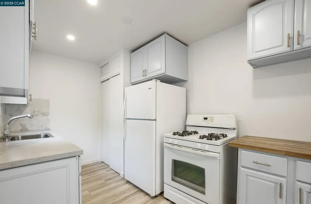 9028 A Street Oakland CA 94603