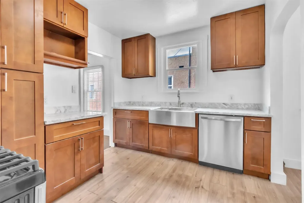 7818 Arthur Street Oakland CA 94605