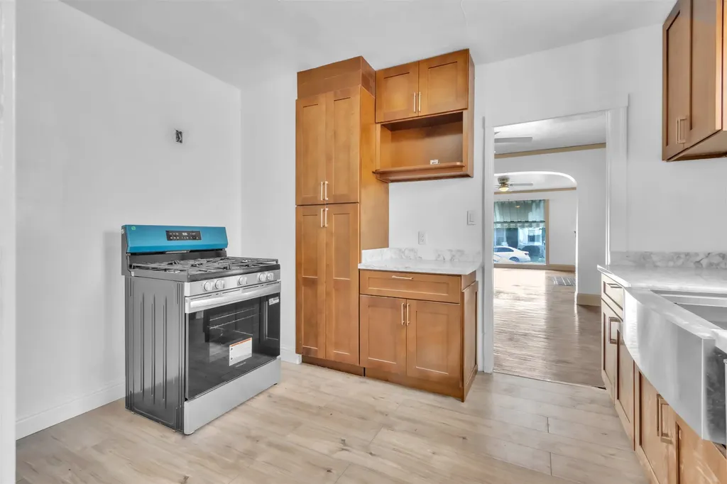 7818 Arthur Street Oakland CA 94605