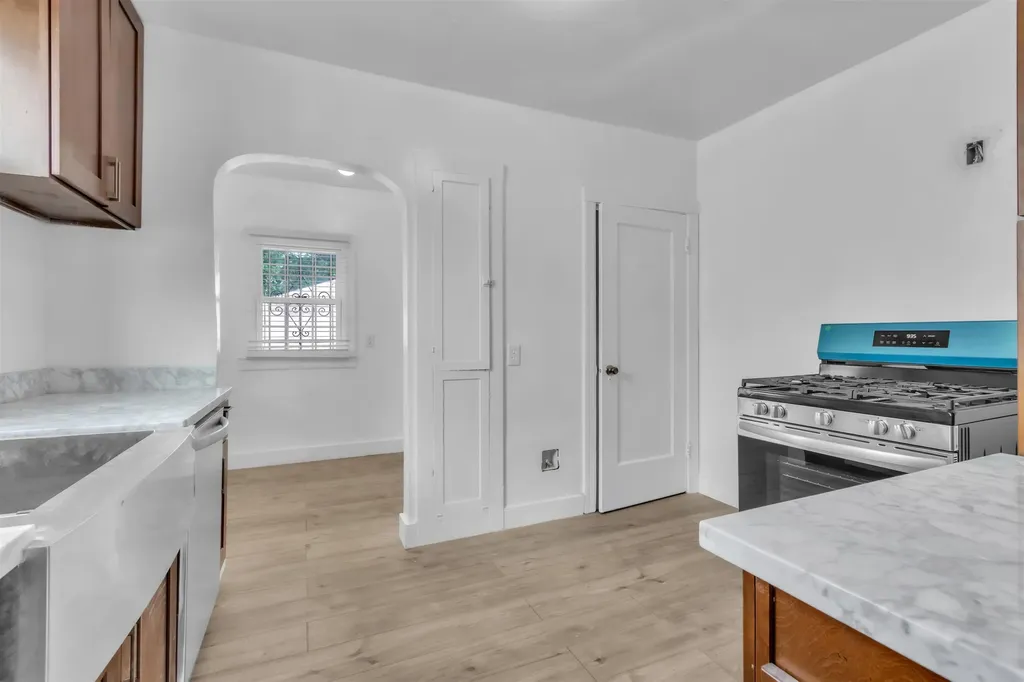 7818 Arthur Street Oakland CA 94605