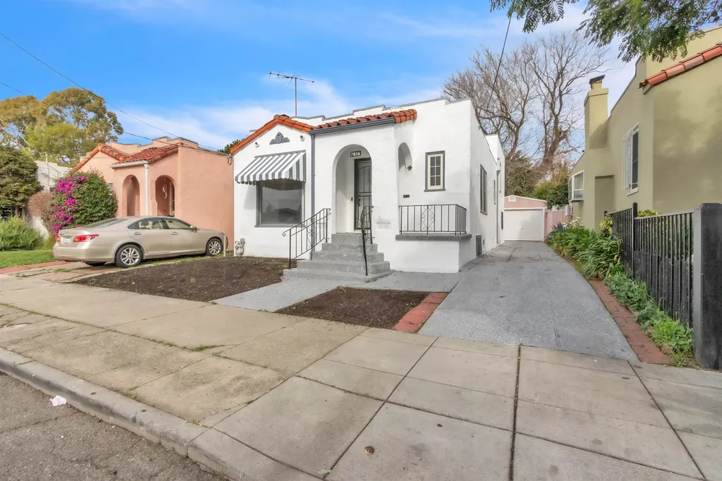 7818 Arthur Street Oakland CA 94605