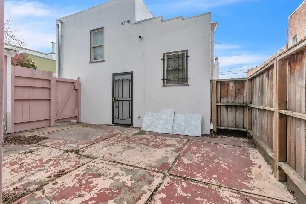 7818 Arthur Street Oakland CA 94605