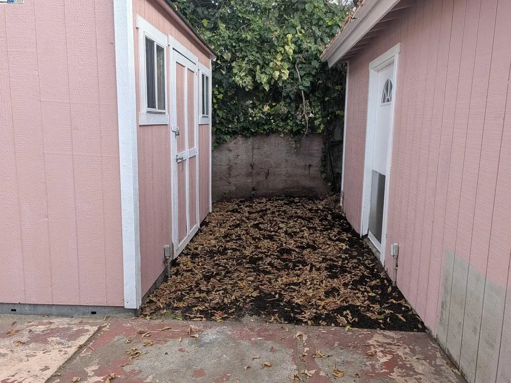 7818 Arthur Street Oakland CA 94605