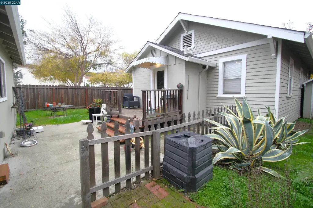 1002 Warren Street Martinez CA 94553