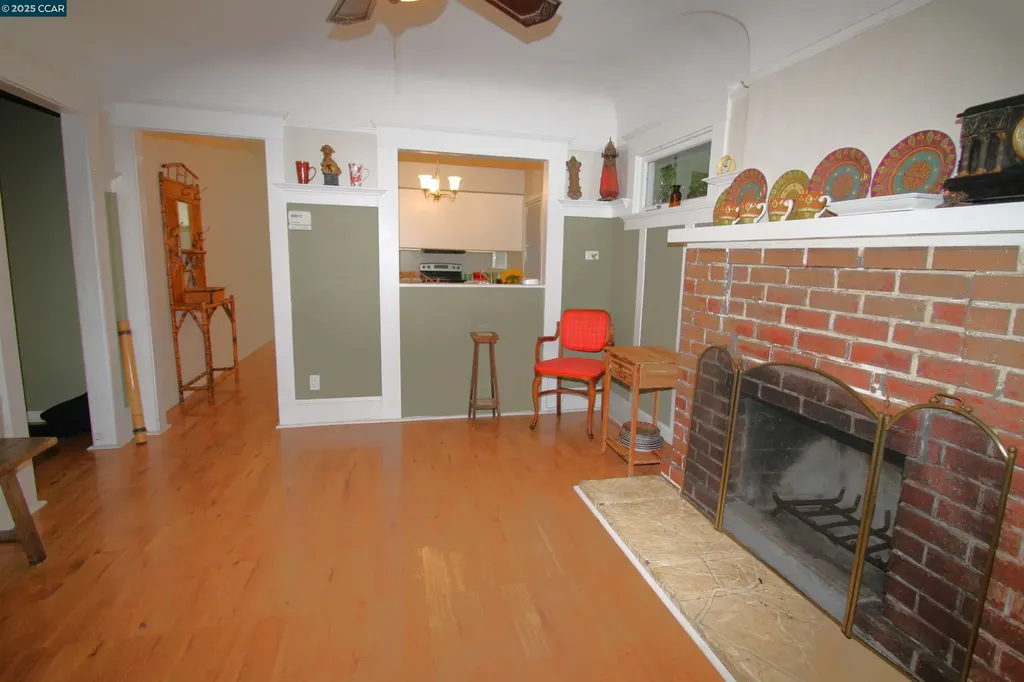 1002 Warren Street Martinez CA 94553