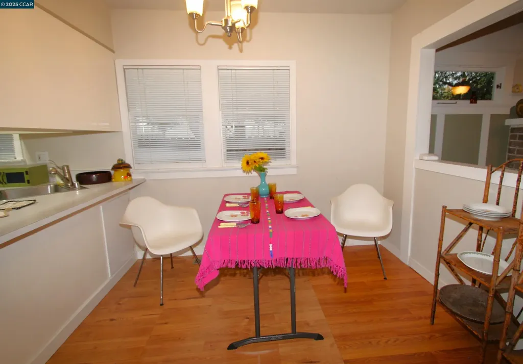 1002 Warren Street Martinez CA 94553