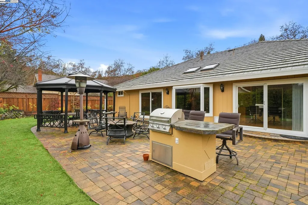 66 Oakridge Court Danville CA 94526