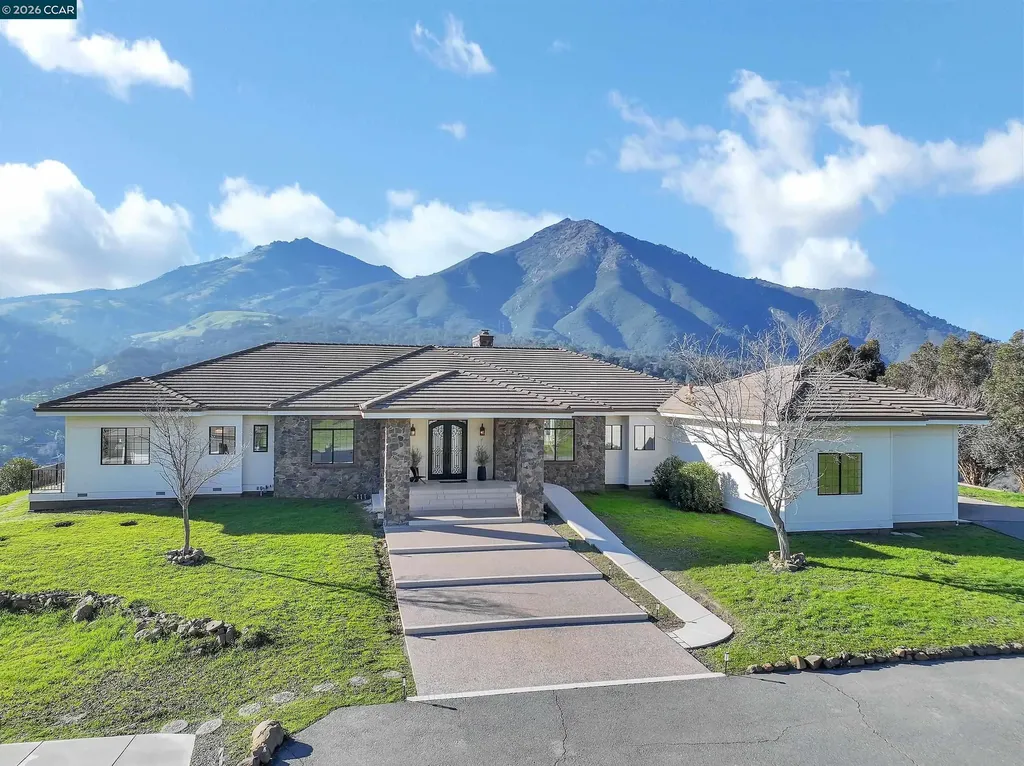 420 Leon Court Clayton CA 94517