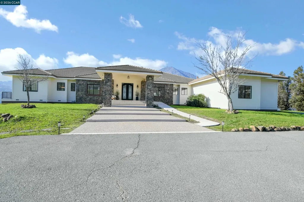 420 Leon Court Clayton CA 94517