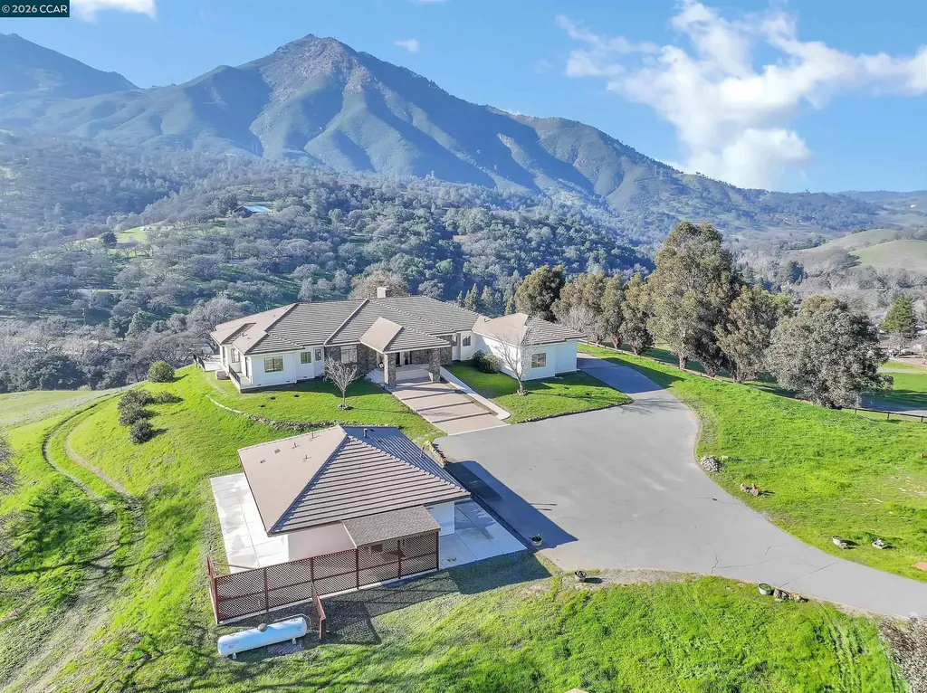 420 Leon Court Clayton CA 94517