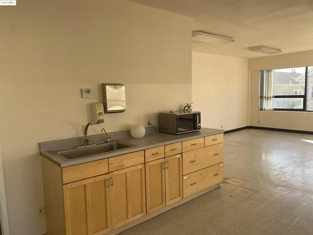 196 10th Street Oakland CA 94607