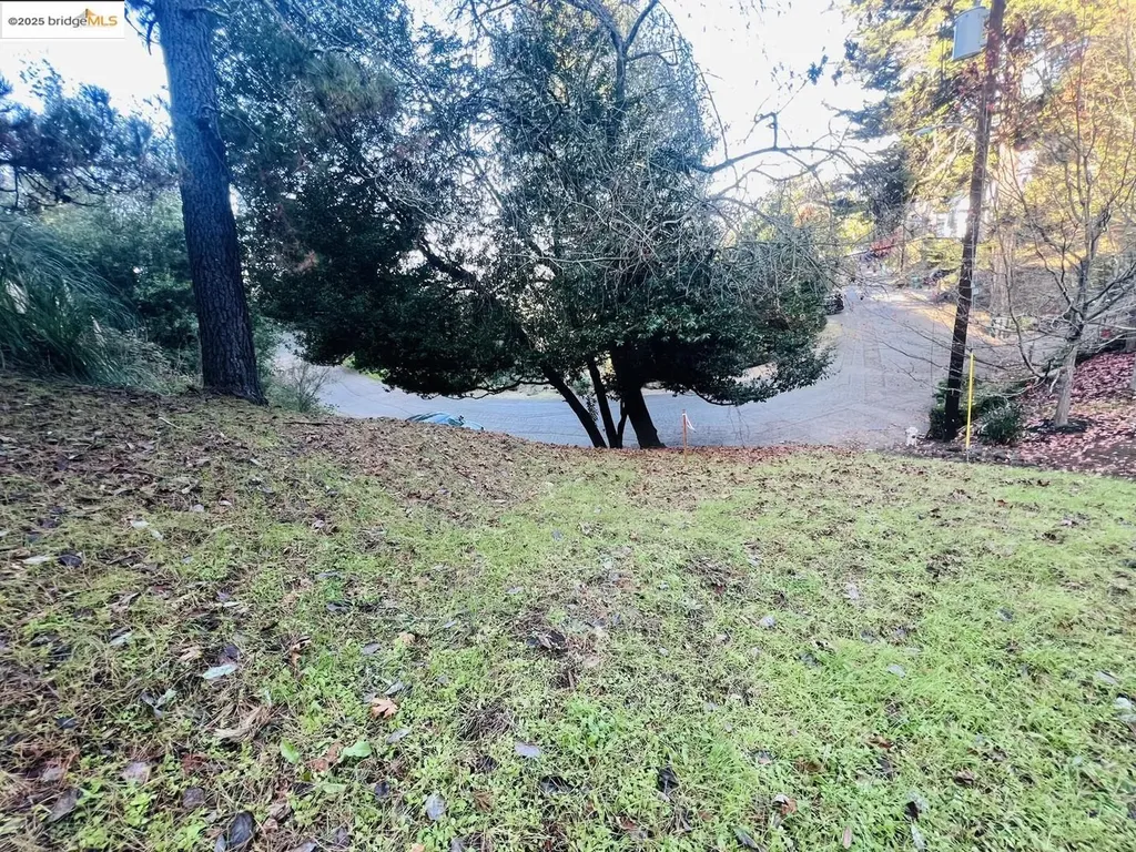 6622 Exeter Drive Oakland CA 94611