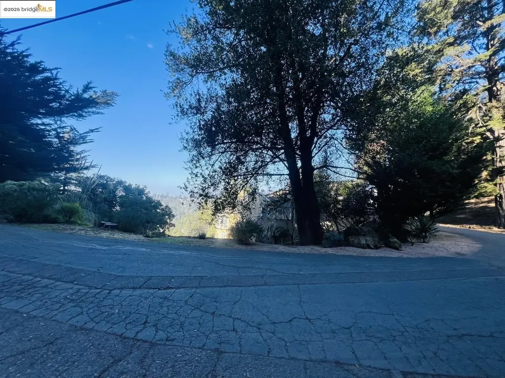 6622 Exeter Drive Oakland CA 94611