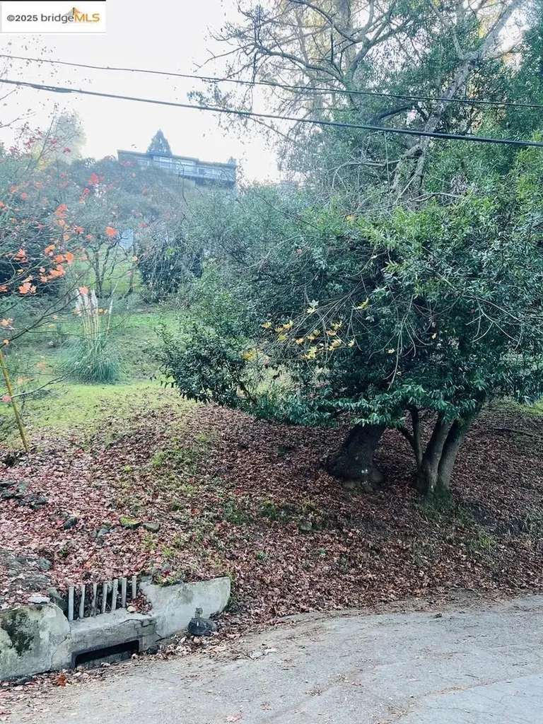 6622 Exeter Drive Oakland CA 94611