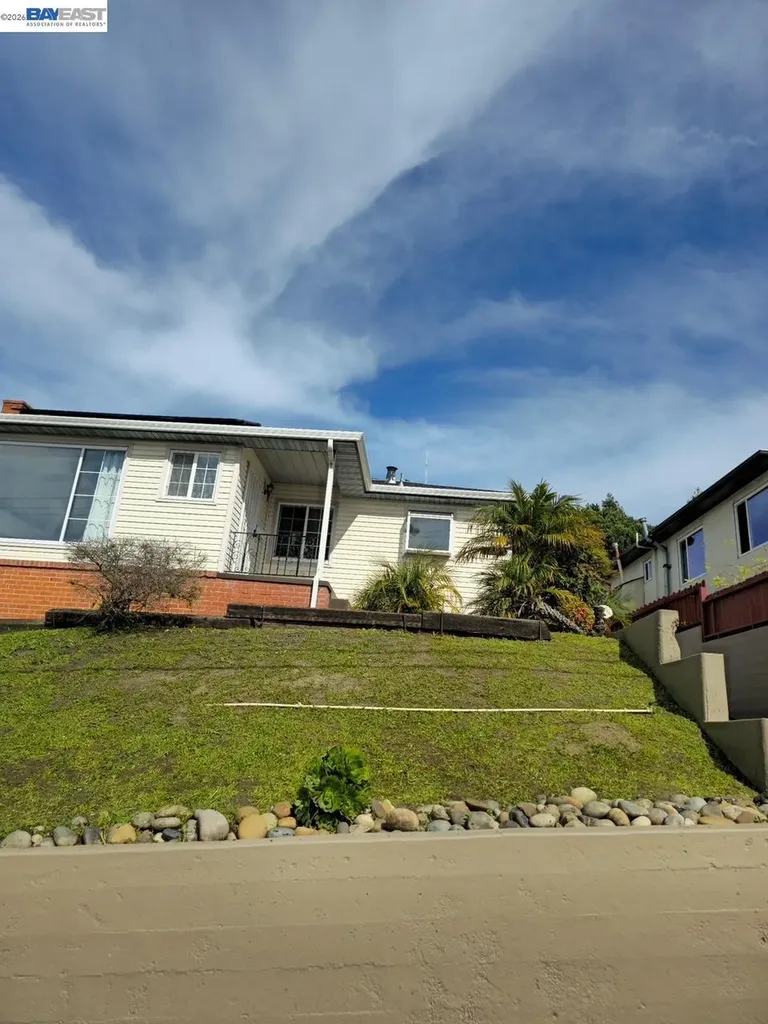 17028 Santa Fe Street Hayward CA 94541