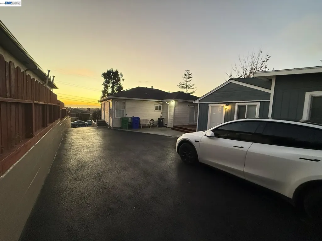 17028 Santa Fe Street Hayward CA 94541