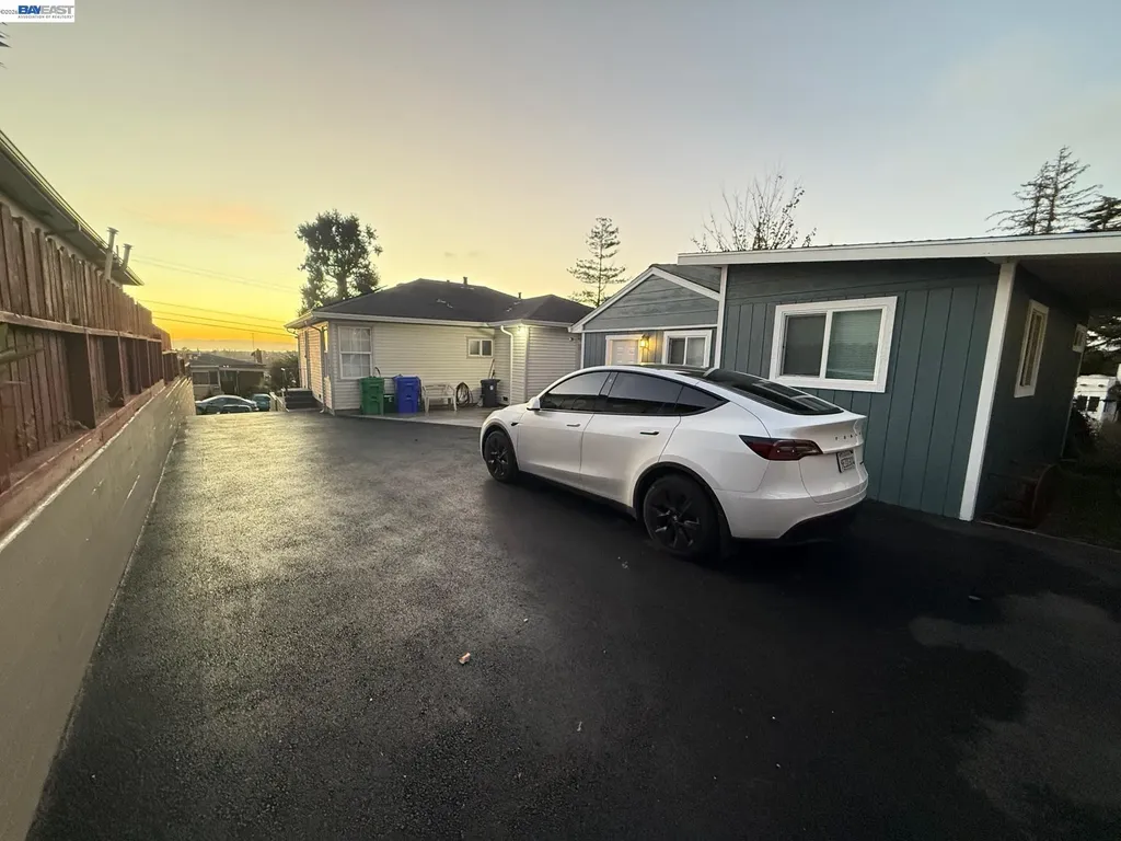 17028 Santa Fe Street Hayward CA 94541