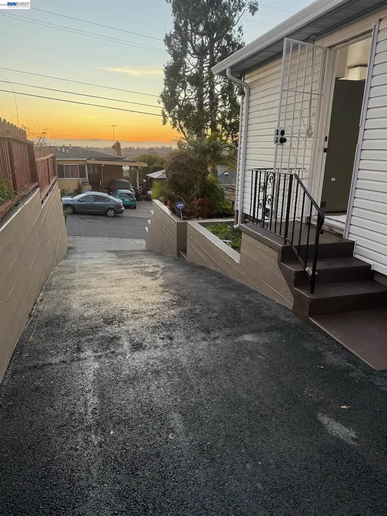 17028 Santa Fe Street Hayward CA 94541