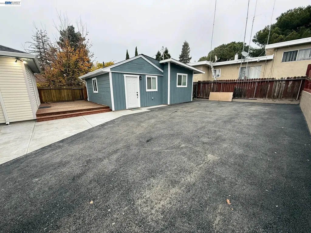 17028 Santa Fe Street Hayward CA 94541