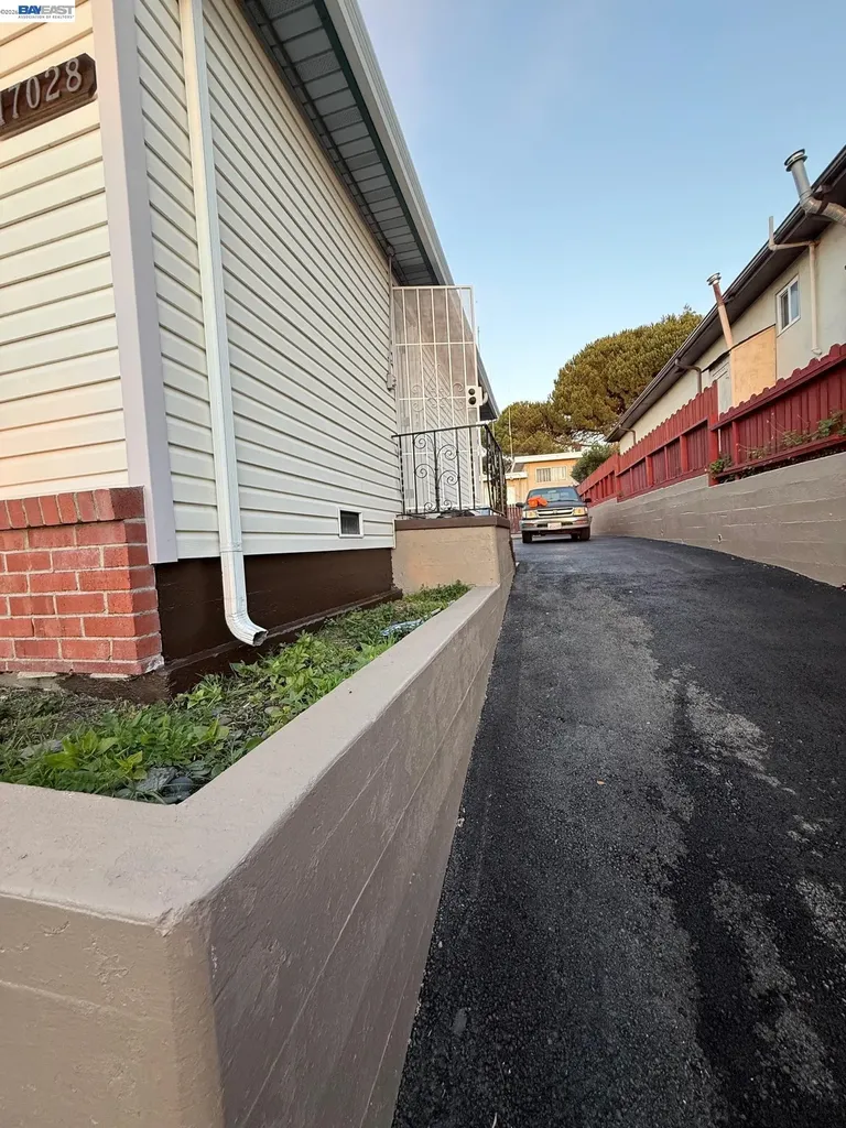 17028 Santa Fe Street Hayward CA 94541