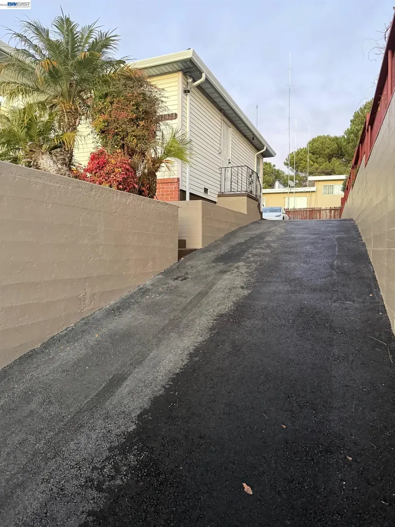 17028 Santa Fe Street Hayward CA 94541