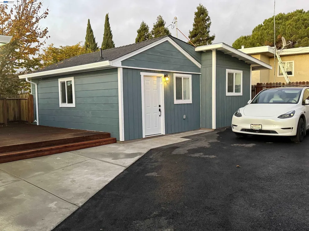 17028 Santa Fe Street Hayward CA 94541