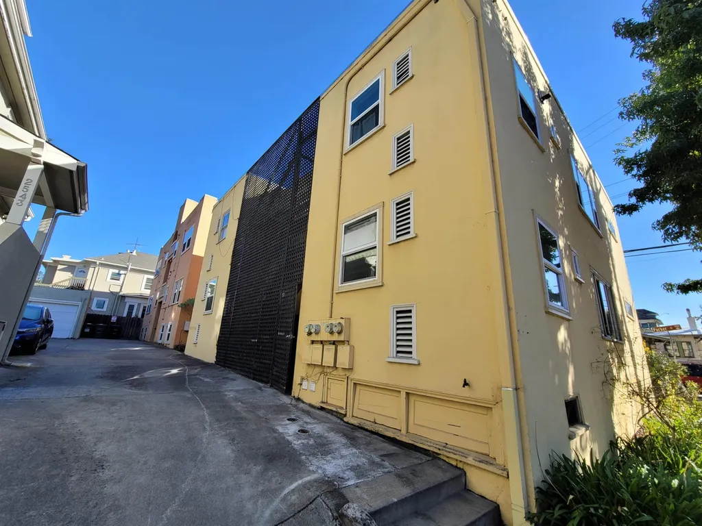 1901 Parker Street Berkeley CA 94704
