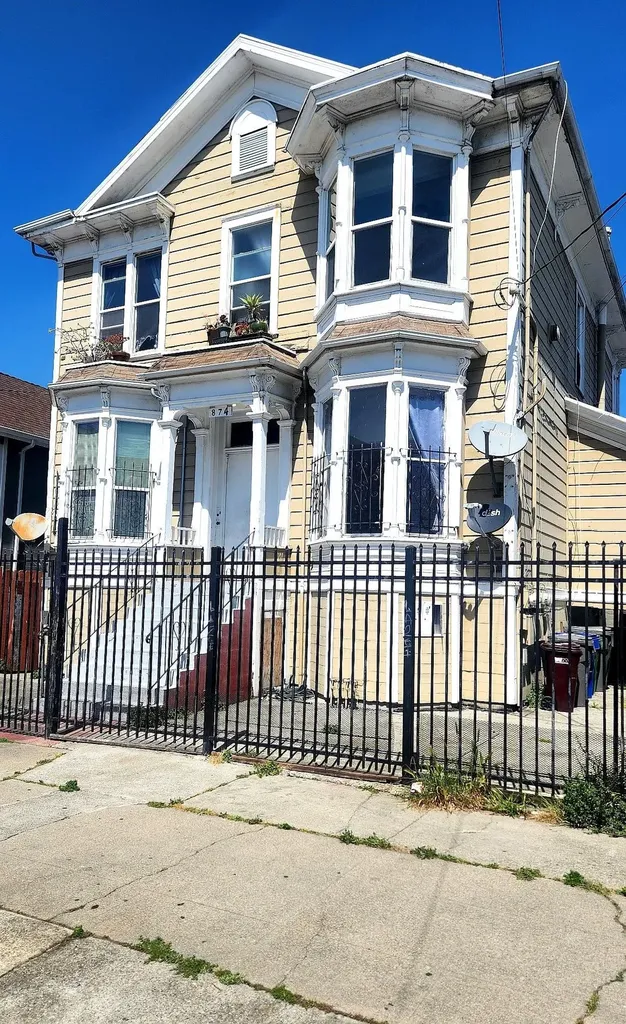 874 Isabella Street Oakland CA 94607