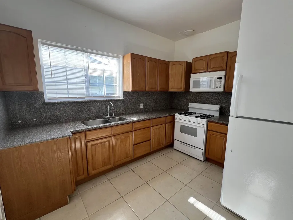 3244 Ellis Street Berkeley CA 94703