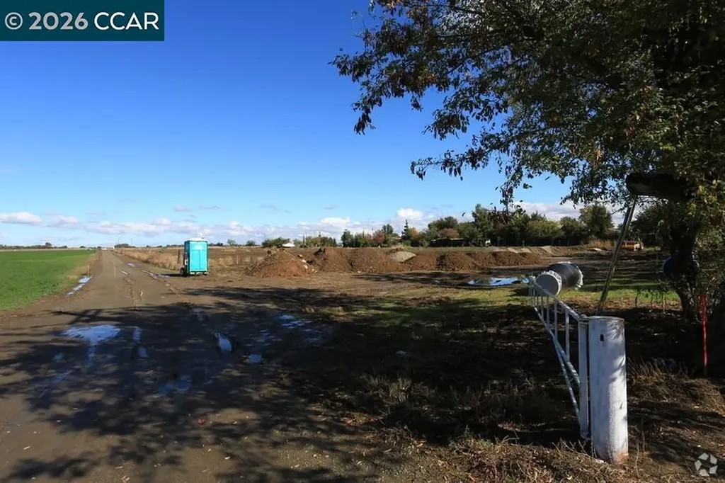 725 Vaughn Dixon CA 95620
