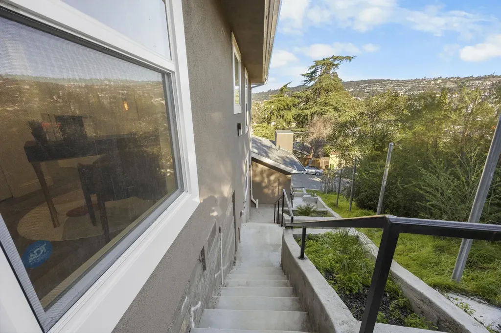 4737 Redding Street Oakland CA 94619