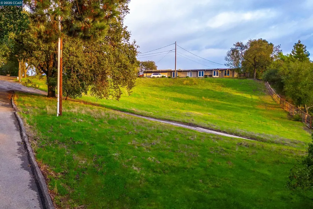 8 Gable Lane Lafayette CA 94549