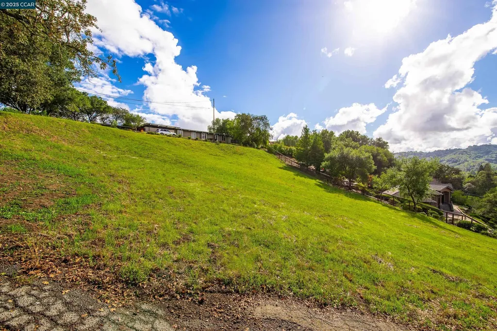 8 Gable Lane Lafayette CA 94549