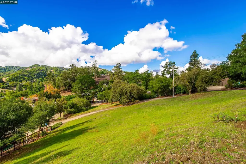 8 Gable Lane Lafayette CA 94549
