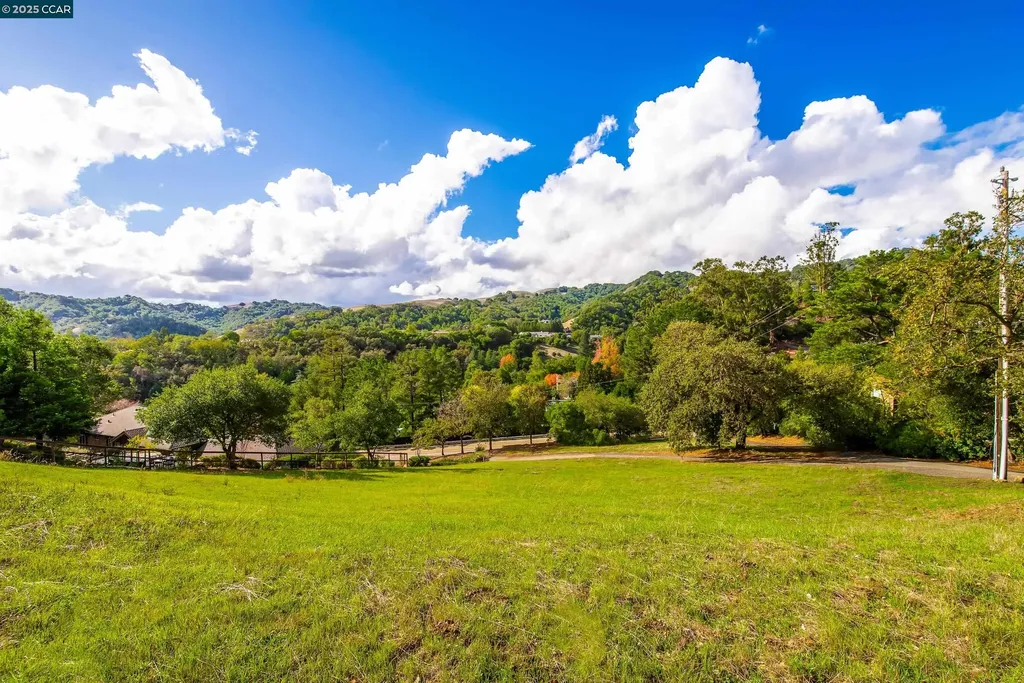 8 Gable Lane Lafayette CA 94549