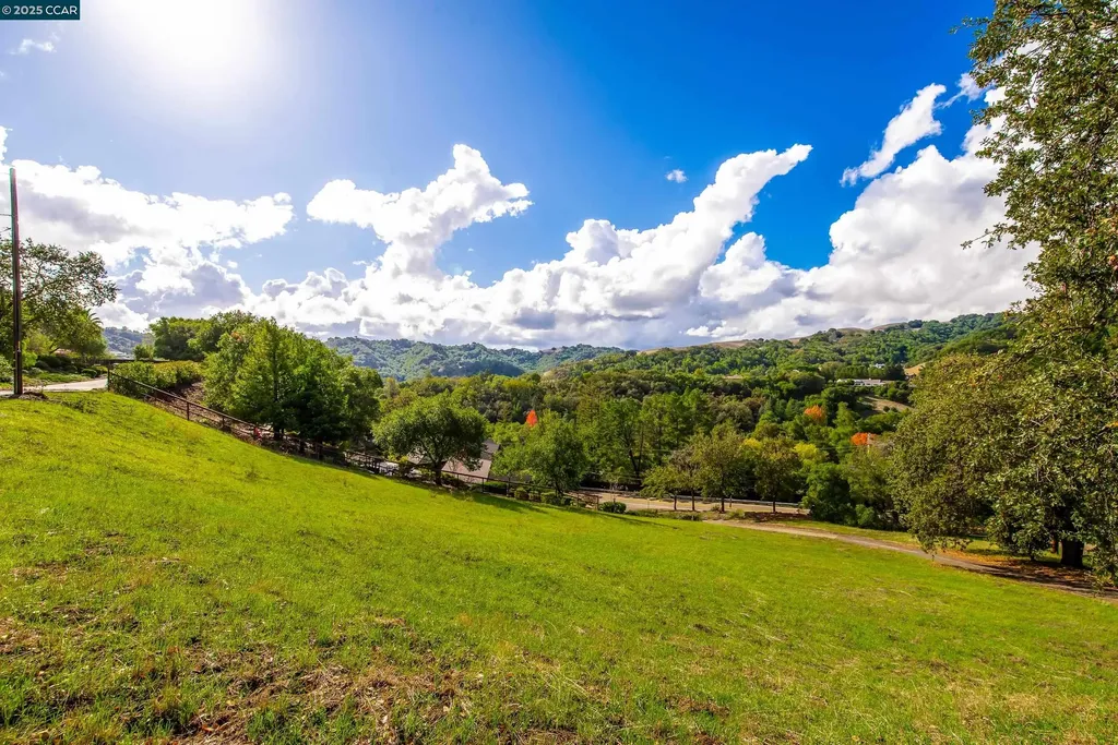 8 Gable Lane Lafayette CA 94549